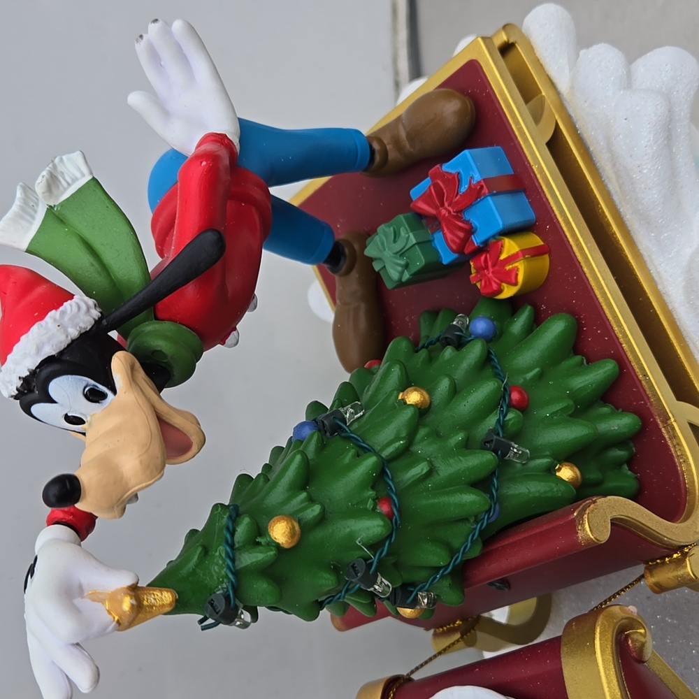 Disney Musical Sleigh CHRISTMAS VILLAGE - Picture 2 of 5